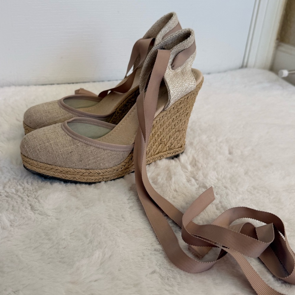 Elegant Tan Wedge Espadrilles